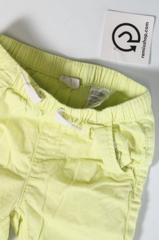Dětské krátké kalhoty  H&M, Velikost 6-9m/ 68-74 cm, Barva Zelená, Cena  90,00 Kč