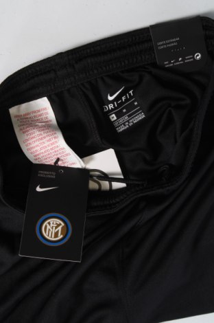 Παιδικό κοντό παντελόνι Nike, Μέγεθος 9-10y/ 140-146 εκ., Χρώμα Μαύρο, Τιμή 30,41 €