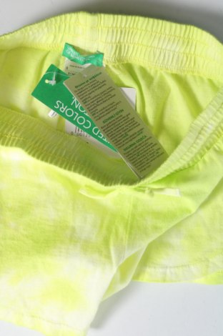 Dětské krátké kalhoty  United Colors Of Benetton, Velikost 5-6y/ 116-122 cm, Barva Žlutá, Cena  681,00 Kč
