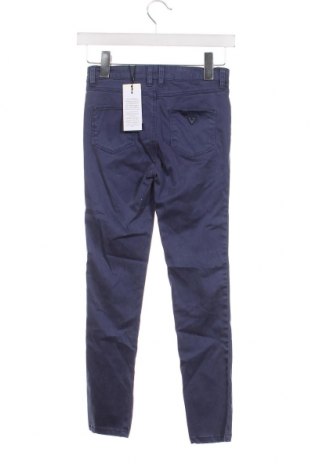 Детски панталон Guess, Размер 7-8y/ 128-134 см, Цвят Син, Цена 46,17 лв.