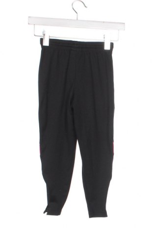 Pantaloni de trening, pentru copii Nike, Mărime 4-5y/ 110-116 cm, Culoare Negru, Preț 48,75 Lei