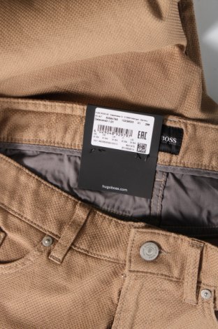 Мъжки панталон BOSS, Размер M, Цвят Бежов, Цена 189,54 лв.