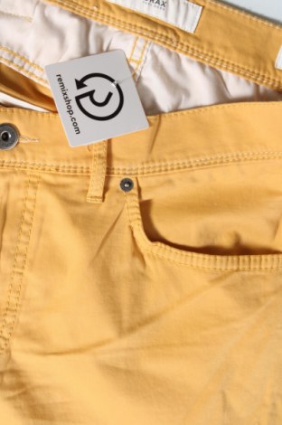 Мъжки панталон Brax, Размер M, Цвят Жълт, Цена 21,66 лв.
