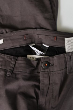 Pantaloni de bărbați Jack & Jones, Mărime M, Culoare Gri, Preț 269,74 Lei