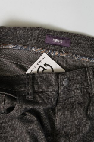 Pantaloni de bărbați Pioneer, Mărime L, Culoare Gri, Preț 95,39 Lei