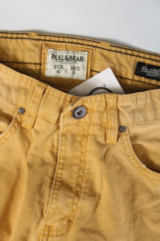 Ανδρικό παντελόνι Pull&Bear, Μέγεθος S, Χρώμα Κίτρινο, Τιμή 16,23 €