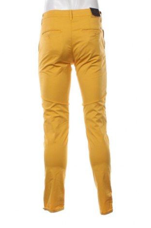Pantaloni de bărbați Teodor, Mărime M, Culoare Galben, Preț 185,54 Lei