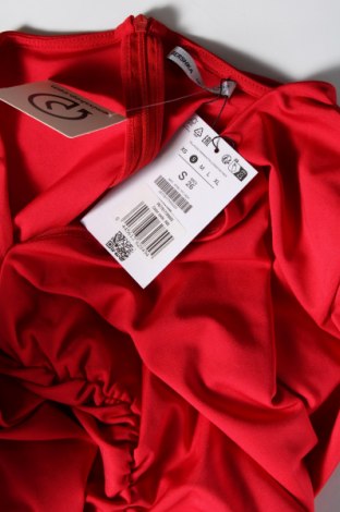 Šaty  Bershka, Veľkosť S, Farba Červená, Cena  22,05 €