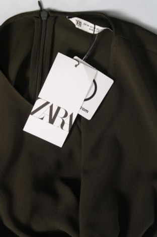 Рокля Zara, Размер XS, Цвят Зелен, Цена 48,71 лв.