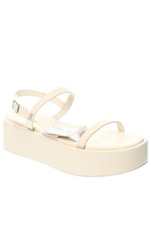 Sandalen Pull&Bear, Größe 40, Farbe Ecru, Preis 31,96 €