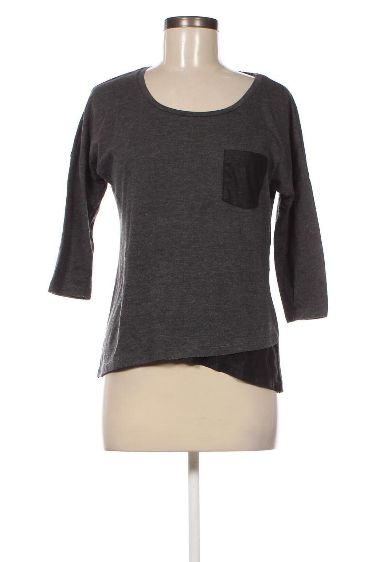 Γυναικεία μπλούζα ONLY, Μέγεθος XS, Χρώμα Γκρί, Τιμή 3,09 €