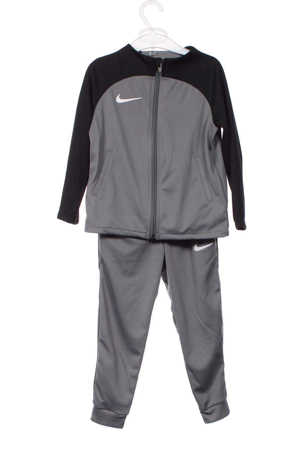 Детски спортен екип Nike, Размер 2-3y/ 98-104 см, Цвят Сив, Цена 144,53 лв.