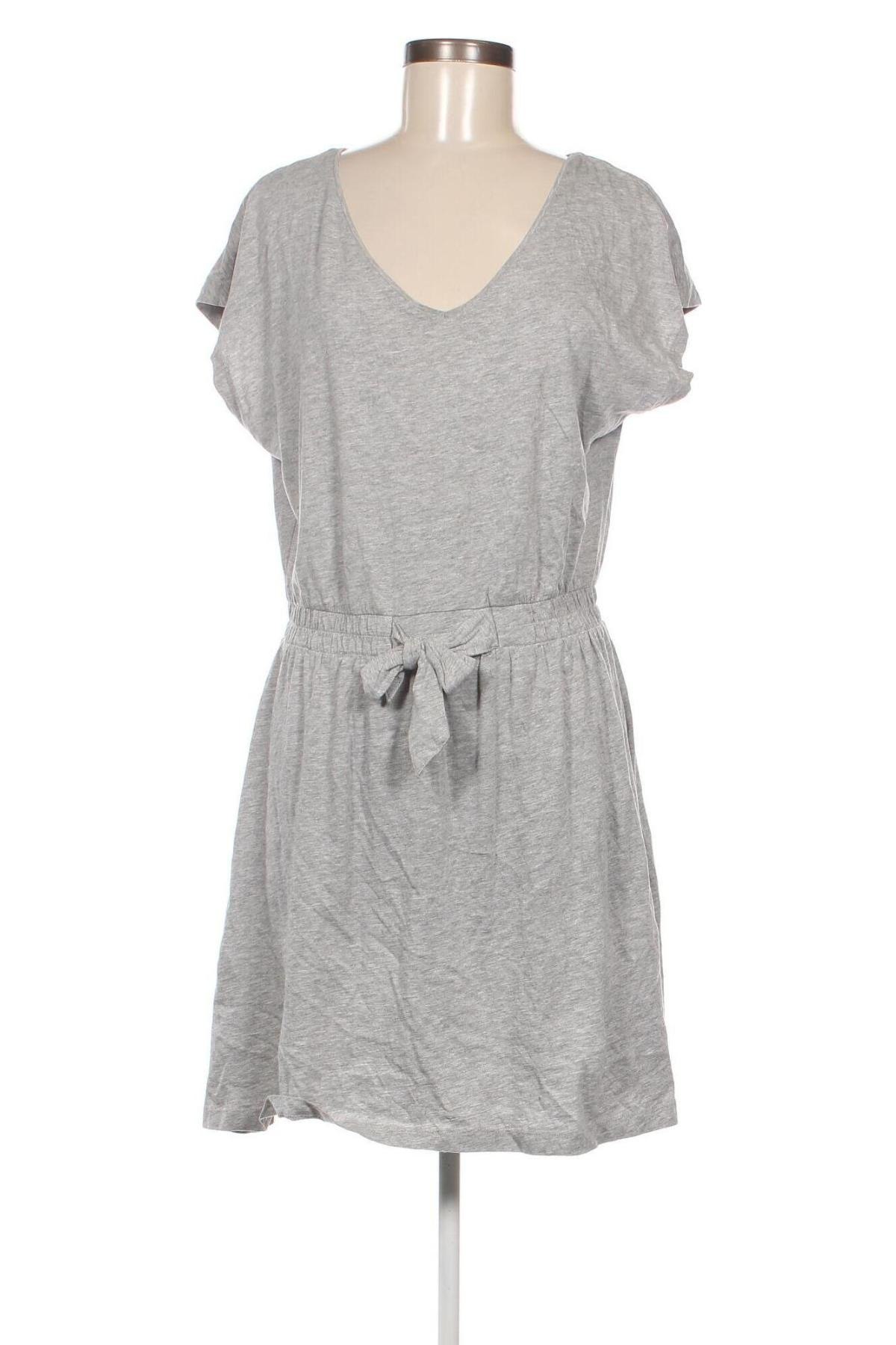 Kleid Edc By Esprit, Größe M, Farbe Grau, Preis 3,08 €