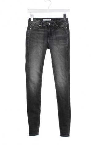 Damskie jeansy Calvin Klein Jeans, Rozmiar XS, Kolor Szary, Cena 222,99 zł