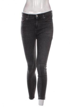 Damen Jeans Tommy Jeans, Größe S, Farbe Grau, Preis € 74,99
