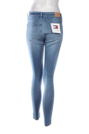 Дамски дънки Tommy Jeans, Размер M, Цвят Син, Цена 184,99 лв.