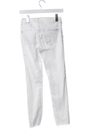 Дамски дънки Zara, Размер XS, Цвят Бял, Цена 15,99 лв.