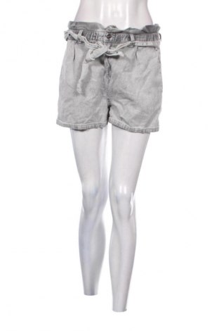 Damen Shorts Clockhouse, Größe M, Farbe Grau, Preis 13,99 €