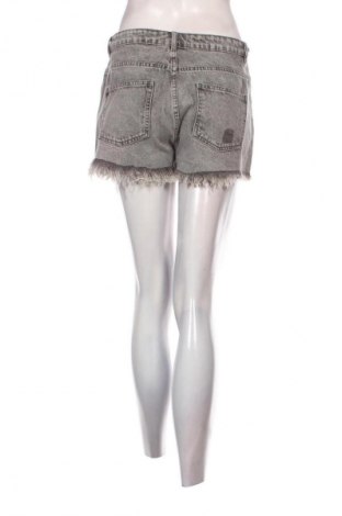 Damen Shorts Cropp, Größe L, Farbe Grau, Preis € 15,35