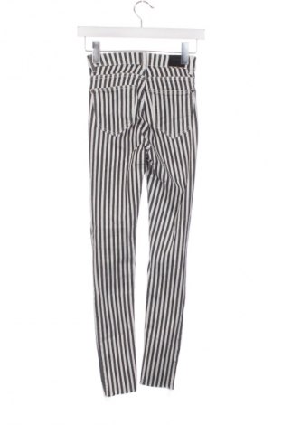Damskie spodnie Bershka, Rozmiar XS, Kolor Kolorowy, Cena 24,99 zł