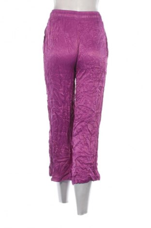 Damskie spodnie Bershka, Rozmiar S, Kolor Fioletowy, Cena 57,99 zł