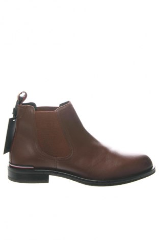 Férfi cipők
 Tommy Hilfiger, Méret 43, Szín Barna, Ár 59 939 Ft