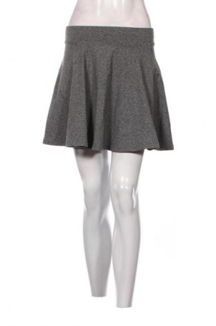 Пола H&M Divided, Размер S, Цвят Сив, Цена 7,99 лв.