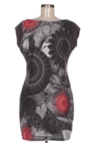 Рокля Desigual, Размер XL, Цвят Многоцветен, Цена 82,22 лв.
