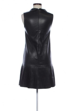Ruha Guess, Méret XL, Szín Fekete, Ár 21 896 Ft