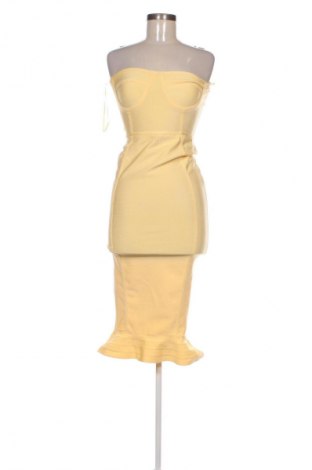 Φόρεμα Pretty Little Thing, Μέγεθος M, Χρώμα Κίτρινο, Τιμή 27,67 €