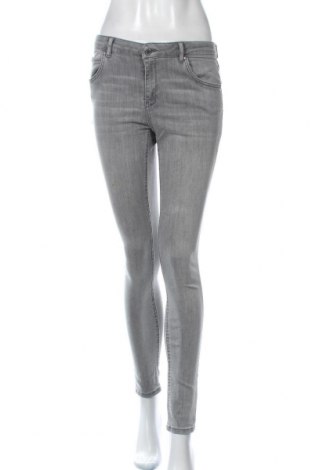 Damskie jeansy Perfect Jeans By Gina Tricot, Rozmiar M, Kolor Szary, 89% bawełna, 9% poliester, 2% elastyna, Cena 39,66 zł