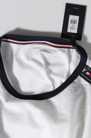 Мъжка тениска Tommy Hilfiger, Размер L, Цвят Бял, Памук, Цена 59,25 лв.