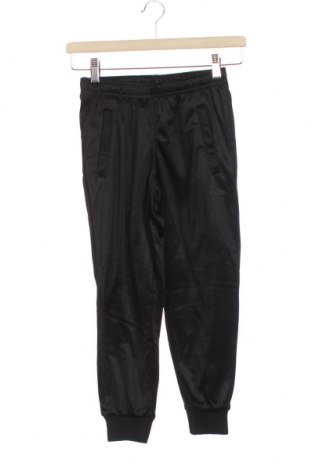 Детско спортно долнище Umbro, Размер 7-8y/ 128-134 см, Цвят Черен, Цена 31,00 лв.
