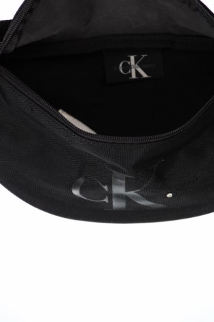 Чанта за кръст Calvin Klein Jeans, Цвят Черен, Цена 87,30 лв.