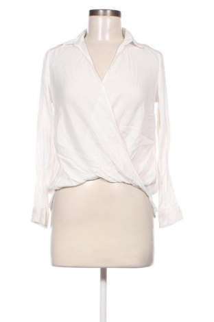 Дамска блуза Bershka, Размер S, Цвят Бял, Цена 11,40 лв.