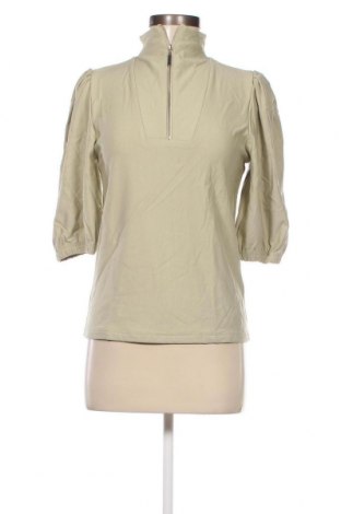 Дамска блуза Gestuz, Размер S, Цвят Зелен, Цена 90,00 лв.