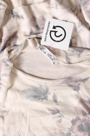 Дамска блуза Lisa Tossa, Размер XXL, Цвят Многоцветен, Цена 29,00 лв.