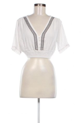 Дамска блуза Pull&Bear, Размер M, Цвят Бял, Цена 30,70 лв.