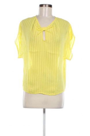 Дамска блуза Sisley, Размер XS, Цвят Жълт, Цена 30,60 лв.