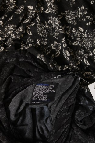 Дамска блуза Superdry, Размер XS, Цвят Сив, Цена 31,00 лв.