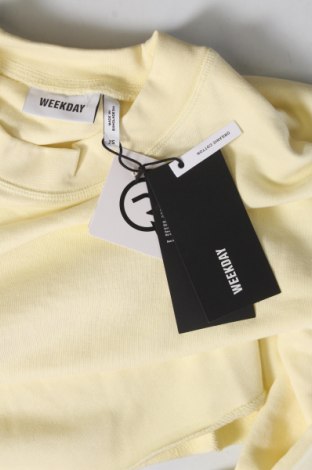 Дамска блуза Weekday, Размер XS, Цвят Жълт, Цена 16,00 лв.