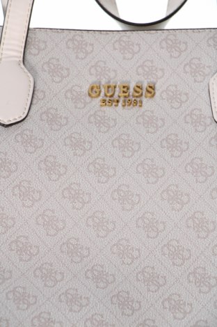 Дамска чанта Guess, Цвят Бежов, Цена 225,04 лв.