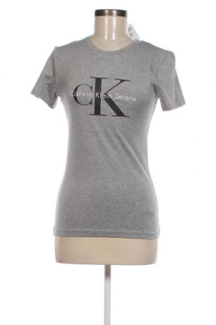 Γυναικείο t-shirt Calvin Klein Jeans, Μέγεθος XS, Χρώμα Γκρί, Τιμή 27,84 €
