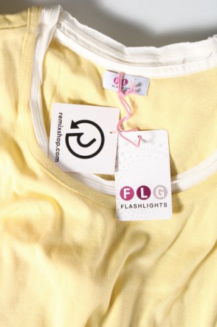 Γυναικείο t-shirt Flash Lights, Μέγεθος S, Χρώμα Κίτρινο, Τιμή 5,77 €
