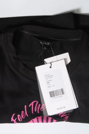 Γυναικείο t-shirt Nikkie, Μέγεθος S, Χρώμα Μαύρο, Τιμή 17,04 €