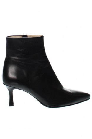 Dámské boty  Selected Femme, Velikost 39, Barva Černá, Cena  947,00 Kč