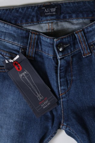Damskie jeansy Armani Jeans, Rozmiar S, Kolor Niebieski, Cena 236,96 zł