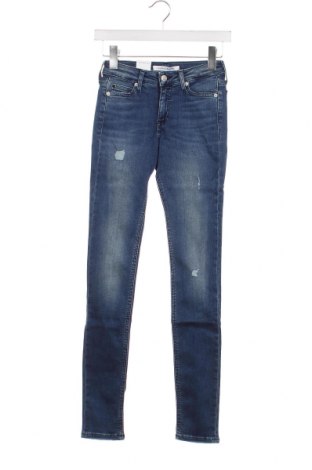 Дамски дънки Calvin Klein Jeans, Размер XXS, Цвят Син, Цена 136,00 лв.