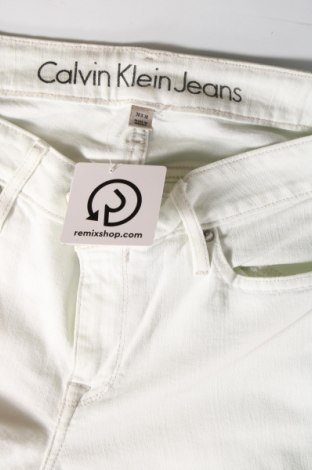 Дамски дънки Calvin Klein Jeans, Размер XL, Цвят Бял, Цена 59,00 лв.