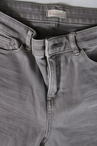 Dámske džínsy  Esprit, Veľkosť S, Farba Sivá, Cena  6,15 €